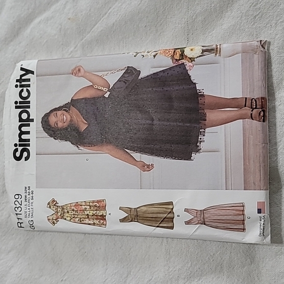 Simplicity Women's Dresses Pattern Size 26W-32W - Picture 1 of 6